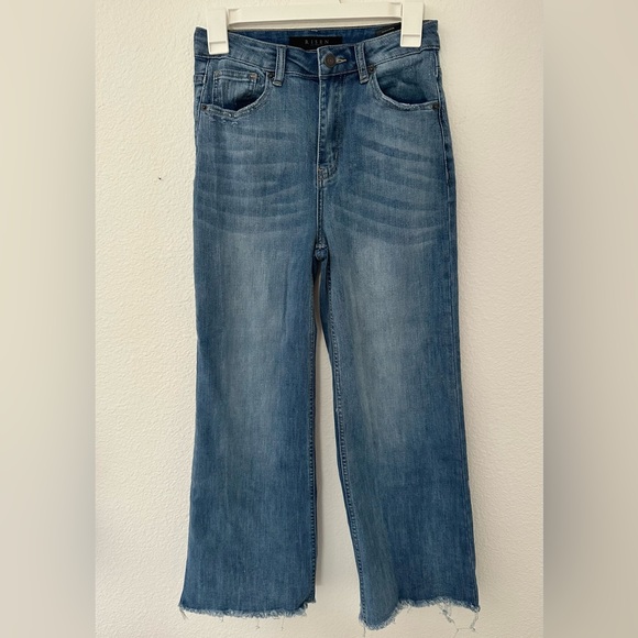 Jeans - Picture 1 of 3